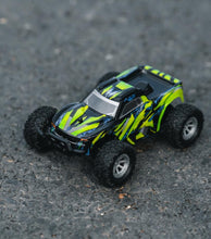 Load image into Gallery viewer, S638, S658, S801, S802, 1:32 Mini High Speed 20km/h RC Car Dual Speed Adjustment Off-Road RC Cars